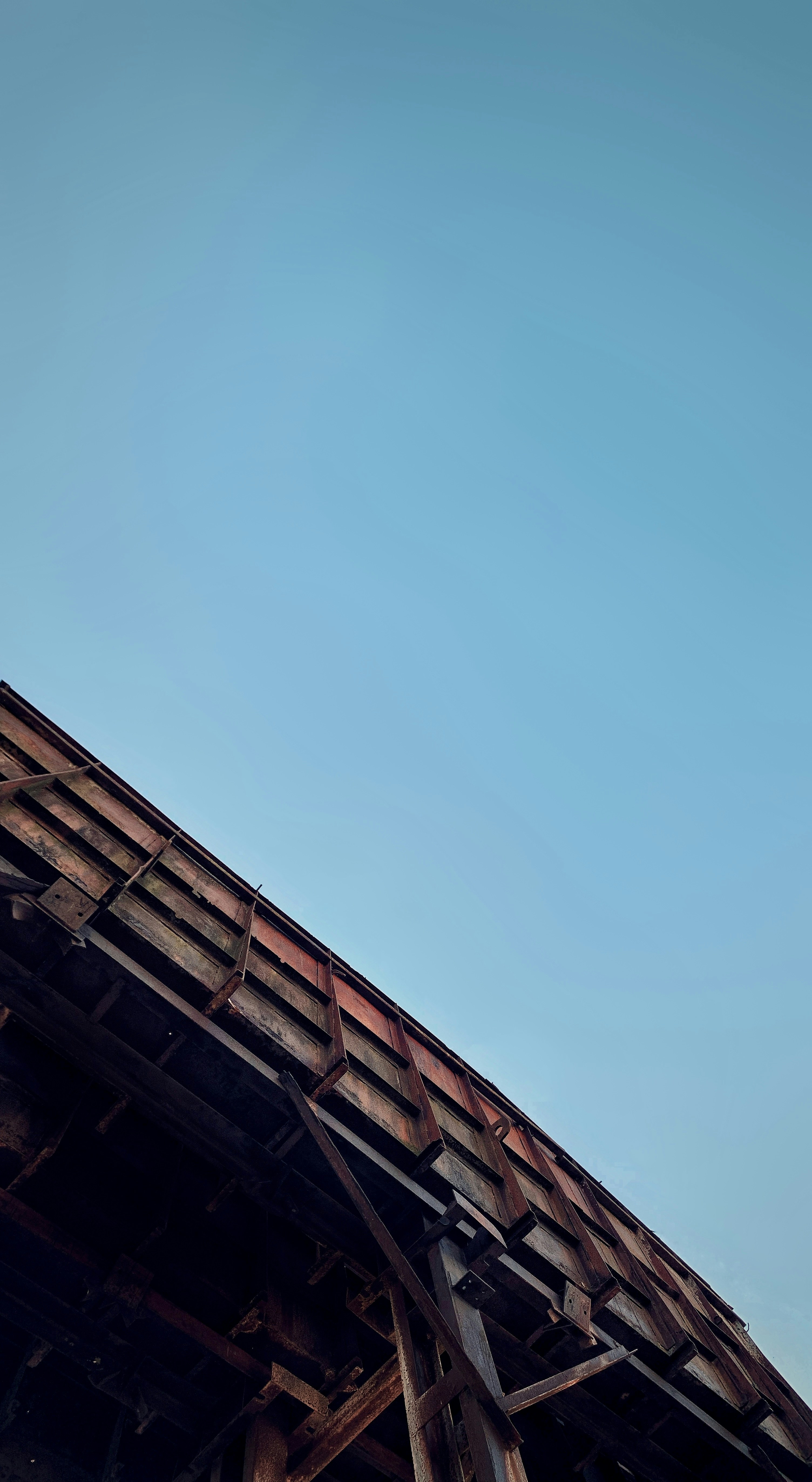 城市之下的一座高塔