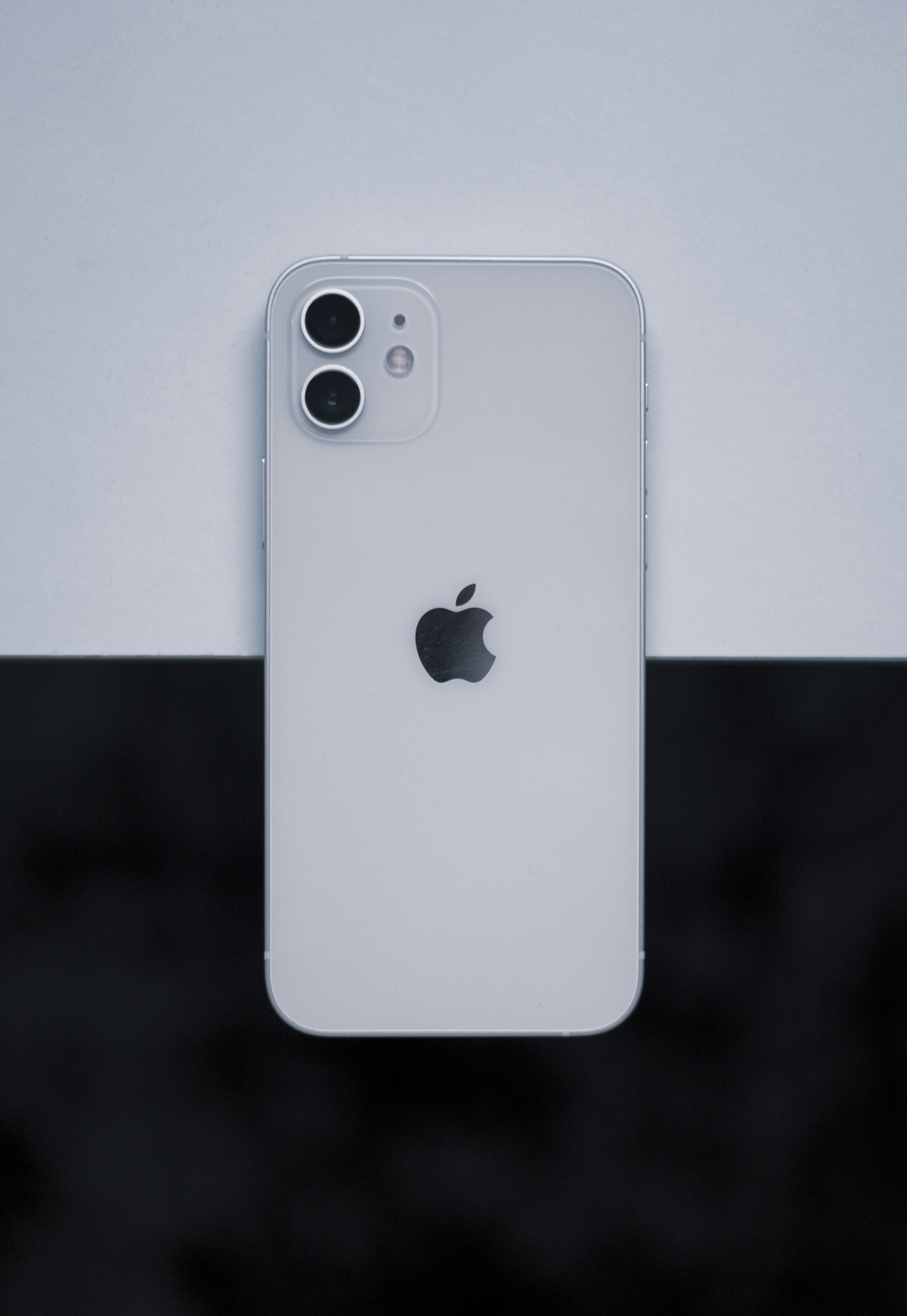 都市夜景的碎片 通过 iPhone 12