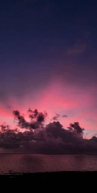 Vibrant Twilight Sky With Pink And Blue Hues Over The Calm Ocean, Perfect For Serene Backgrounds. wallpaper preview