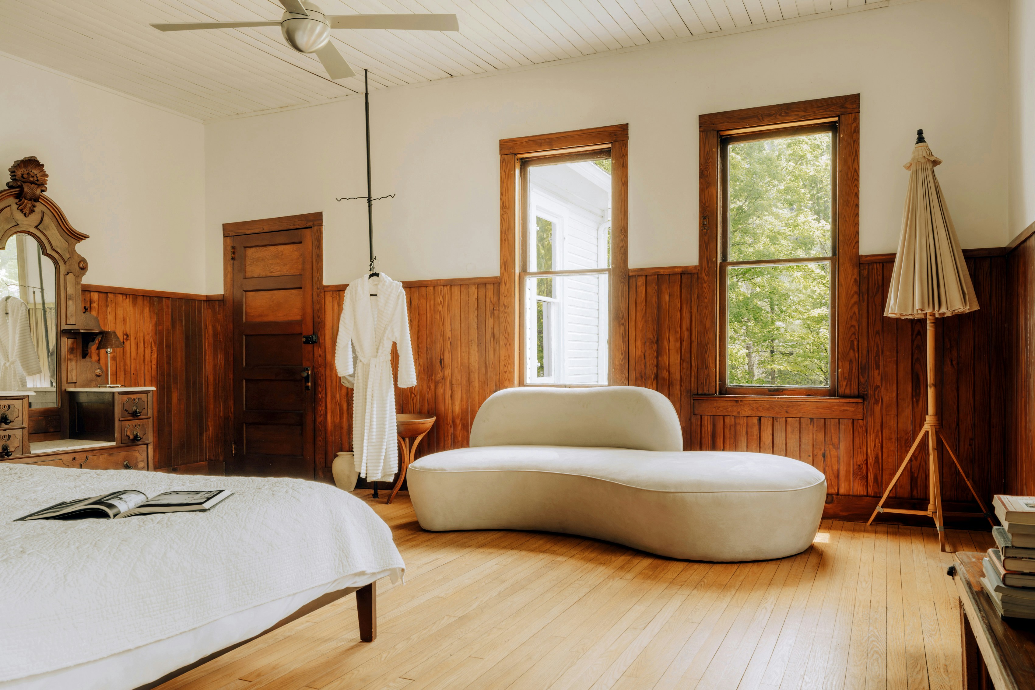 Bedroom With Warm Wood 2/3 (IG: @clay.banks) HD mobile wallpaper