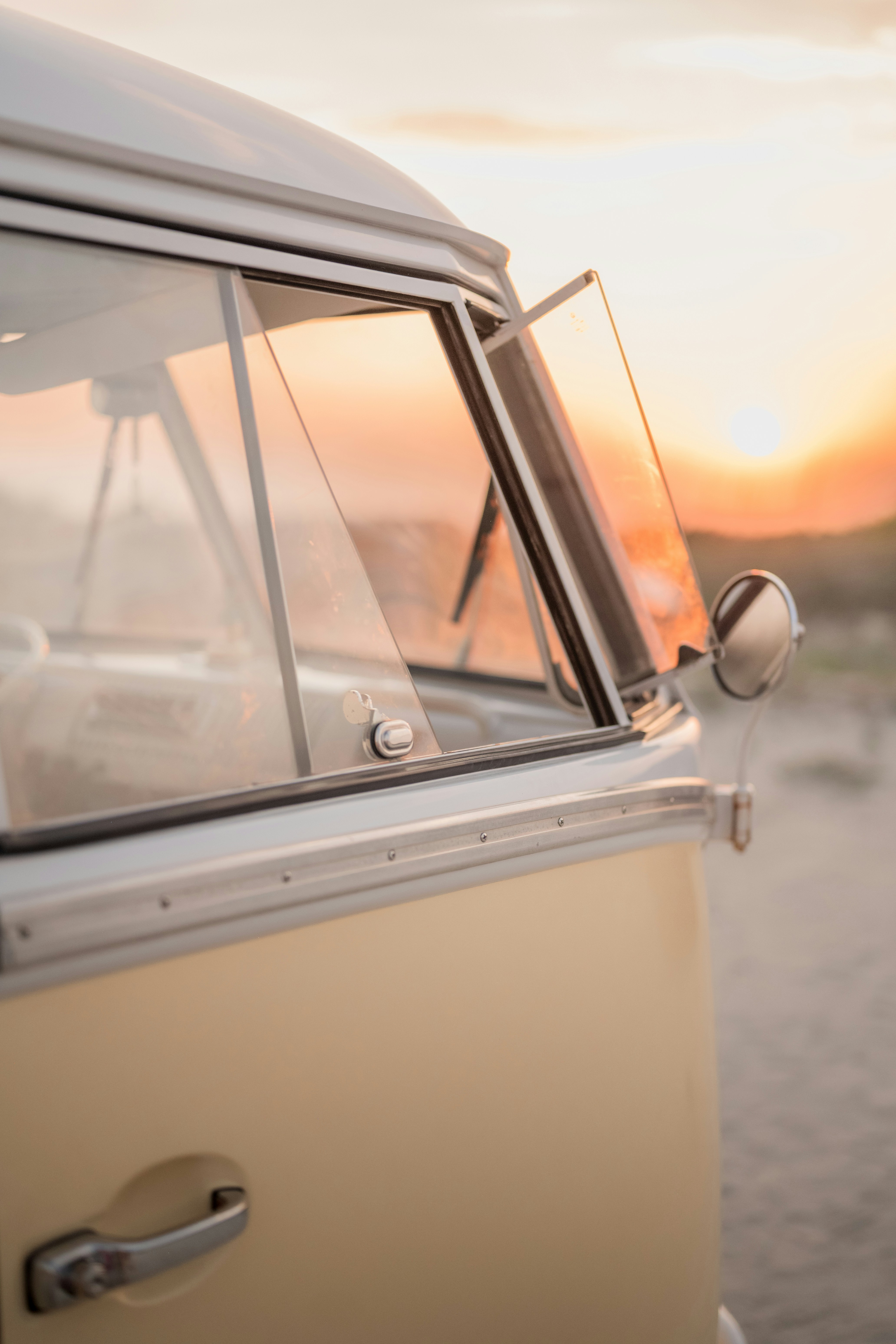 VW Bus On Folly Beach HD mobile wallpaper