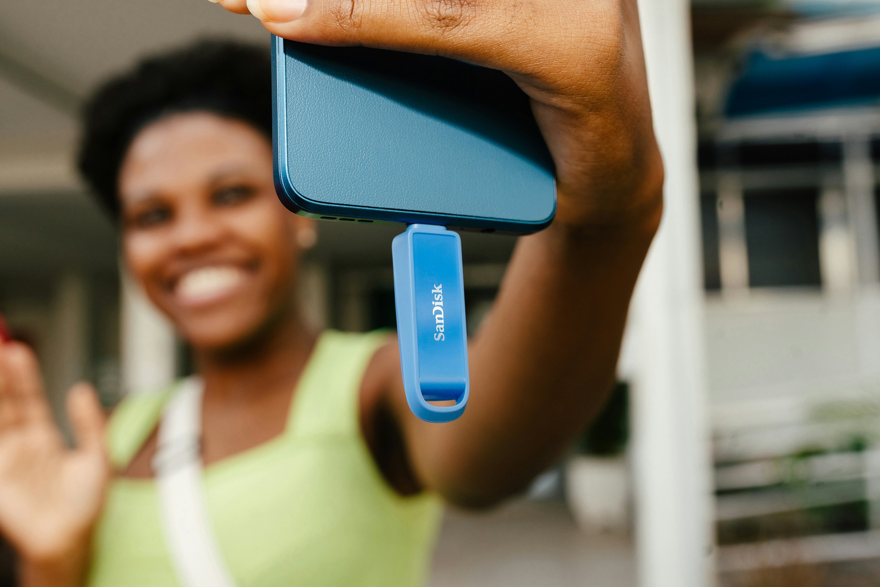College Students Campus - SanDisk - USB On The Go HD mobile wallpaper