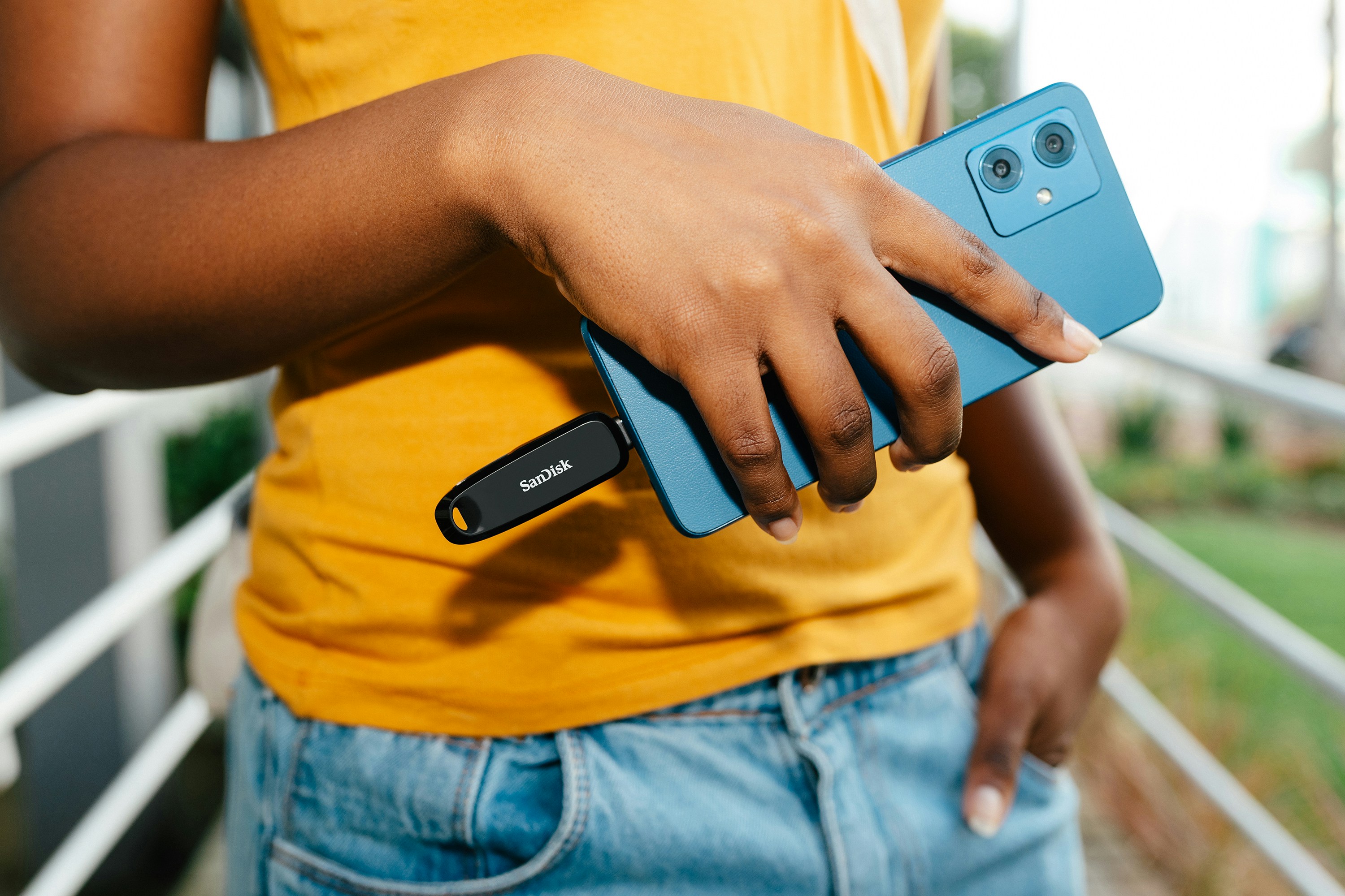College Students Campus - SanDisk - USB On The Go HD mobile wallpaper