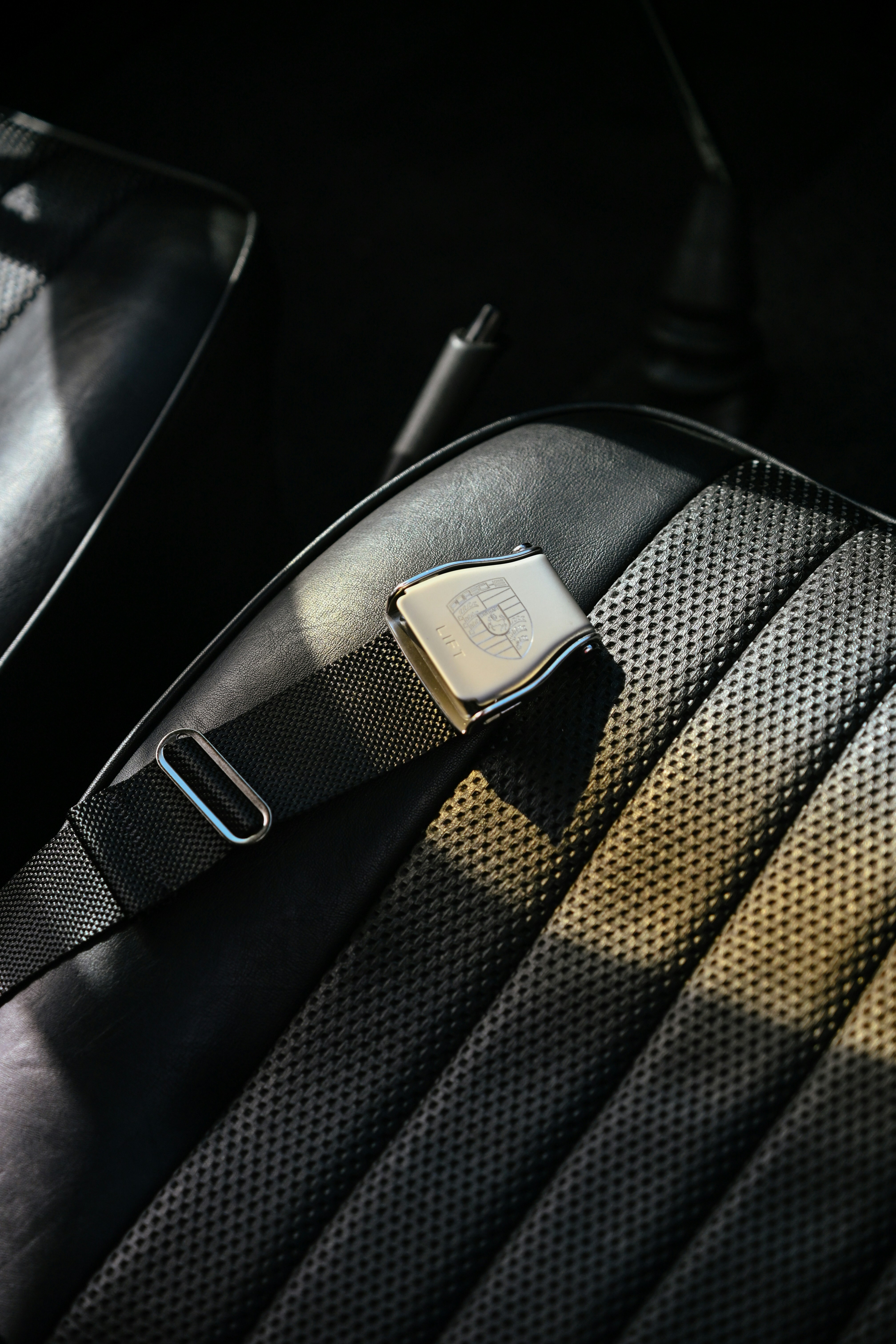 Old Porsche Seatbelt Clip HD mobile wallpaper