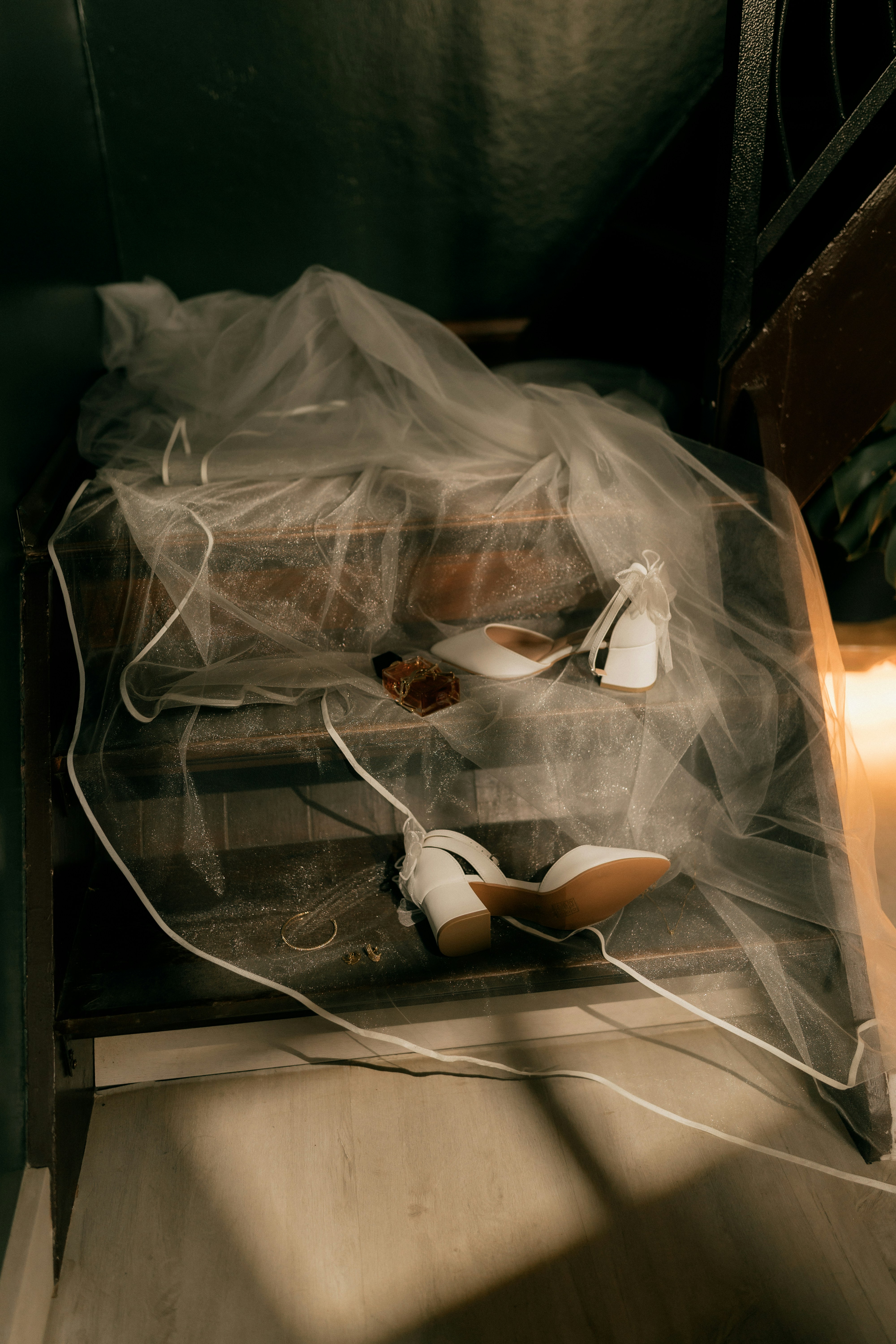 White Wedding Shoes And Veil On A Wooden Dresser. HD mobile wallpaper