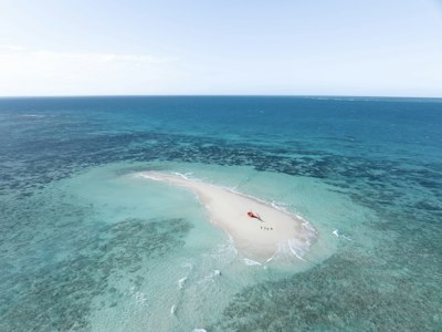 直升機與賓客私享的瓦拉索夫島空中視角桌布預覽