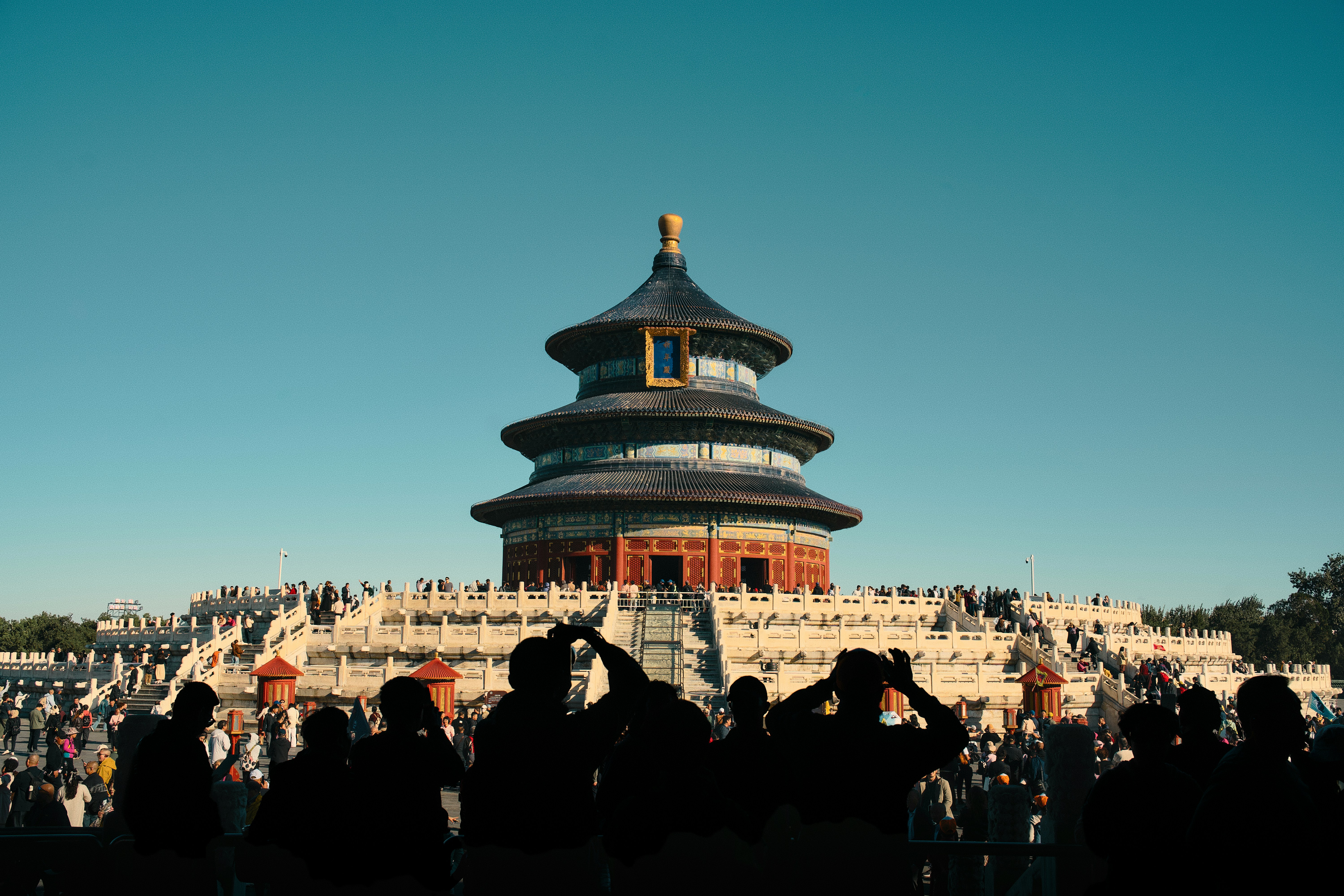 Silhouettes Of People In Front Of The Hall Of Prayer For Good Harvests In Beijing HD mobile wallpaper