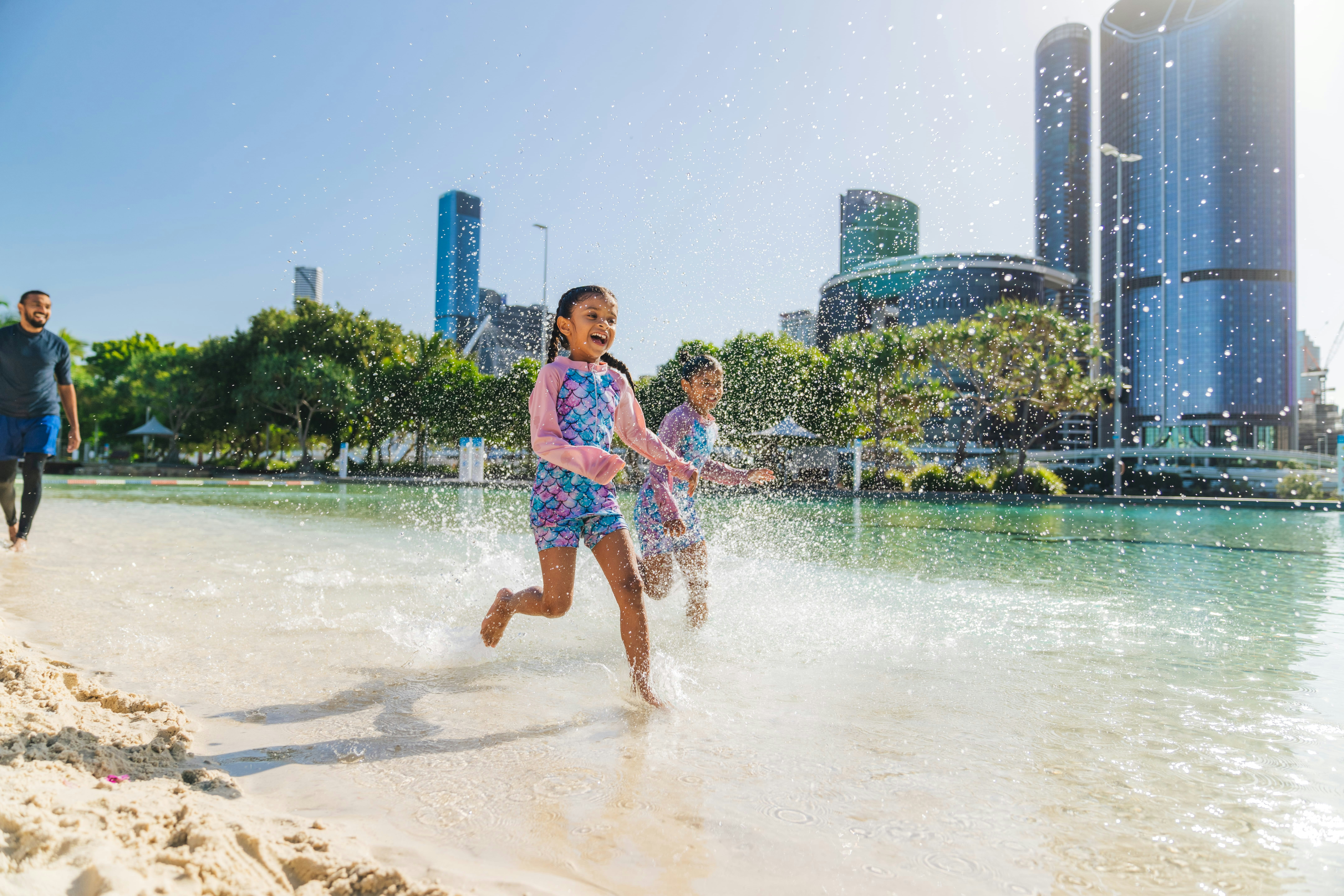 Man-made Beach And Lagoon On The Edge Of The Brisbane River With City Backdrop. Location: Streets Beach At South Bank Parklands, South Brisbane, Brisbane HD mobile wallpaper