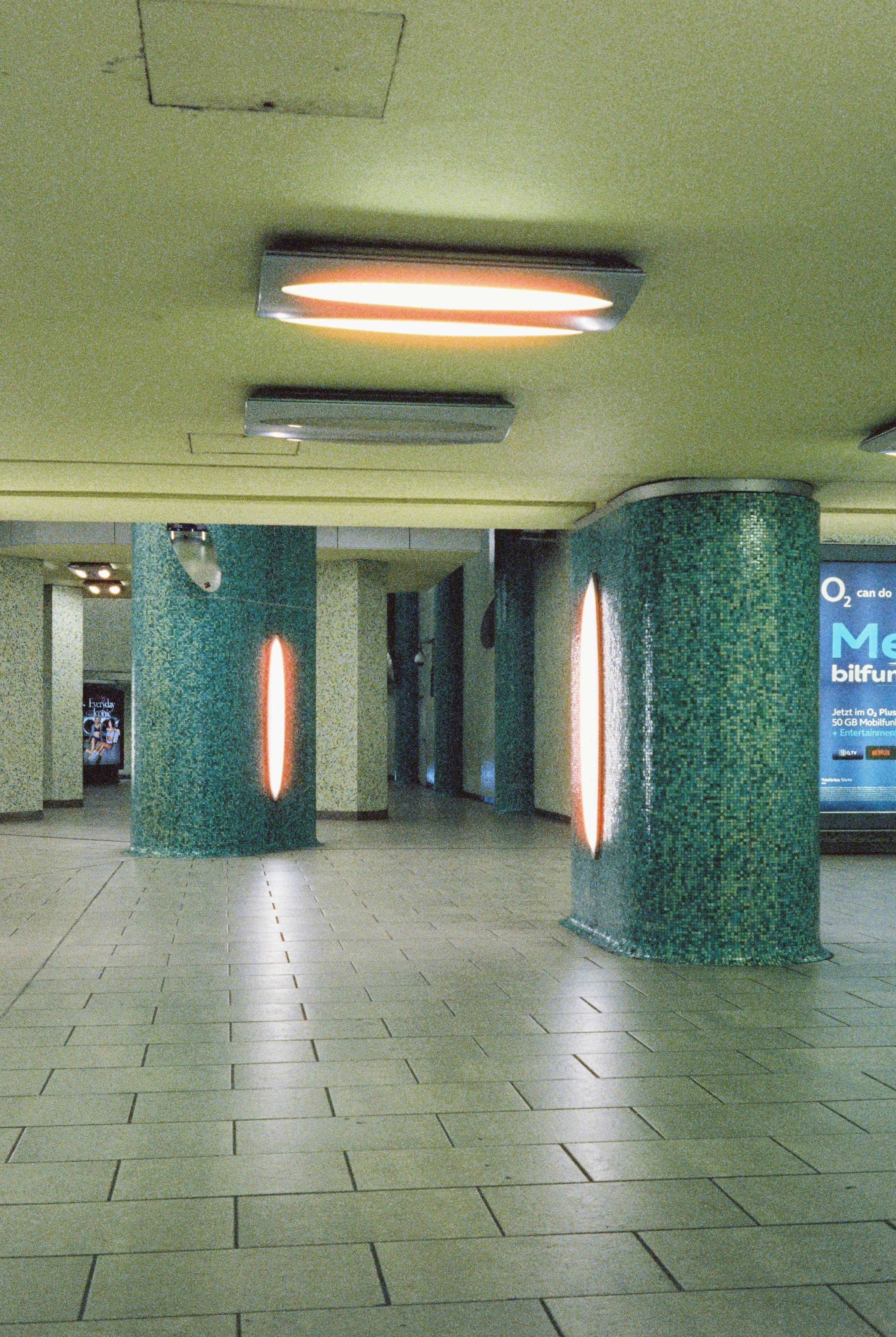 Shot On CineStill 800T HD mobile wallpaper