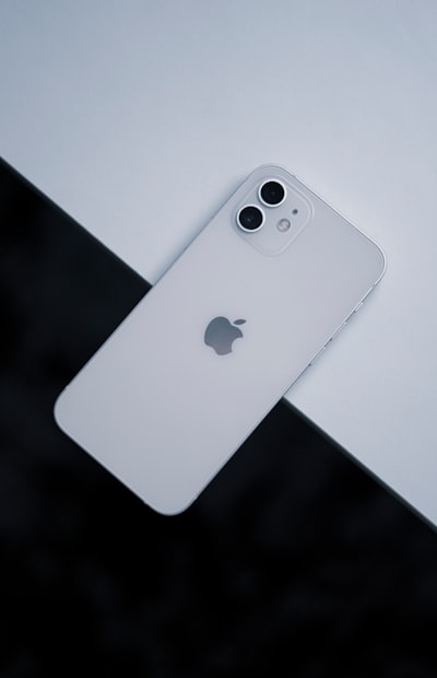 在iPhone 12镜头下 - Hamza的视角壁纸预览
